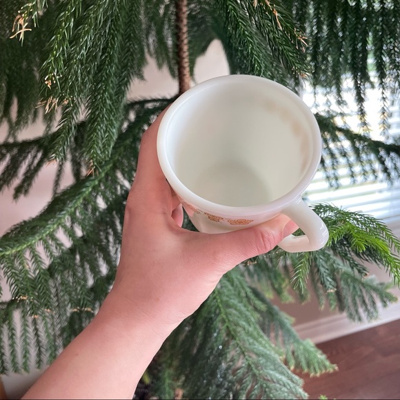 Vintage Pyrex Butterfly Gold Mugs - Set of 4 - Picture 3 of 8